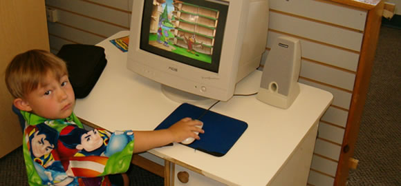 Picture of boy at computer and link to Homepage